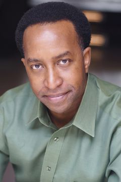 Michael Wayne Thomas interpreta Doctor (uncredited)