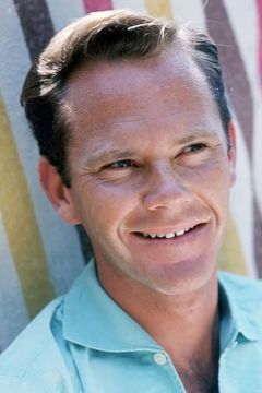 Dick Sargent interpreta Sheriff Grady Byrd