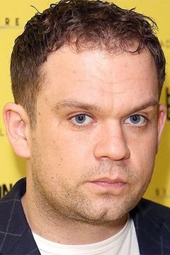 Jack Doolan interpreta Gilly