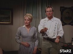 Maura McGiveney interpreta Attendant (uncredited)