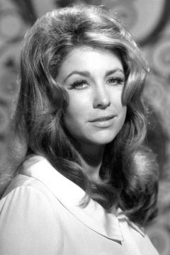 Michele Carey interpreta Josephine MacDonald