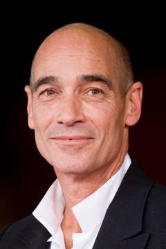 Jean-Marc Barr interpreta Debtor Gentleman