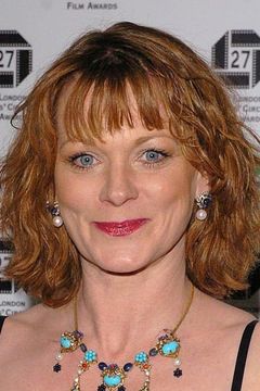 Samantha Bond interpreta Miss Moneypenny