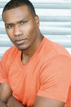 Quincy Chad interpreta Officer Williams