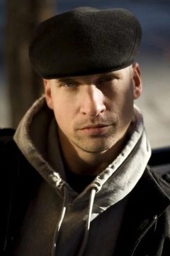 Kis Yurij interpreta Creepy Waiter