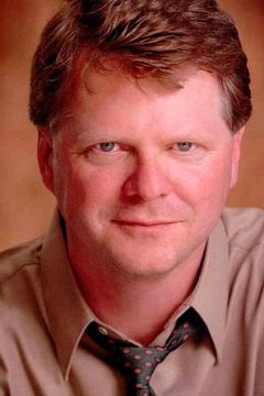 Richard Gilbert-Hill interpreta Guest