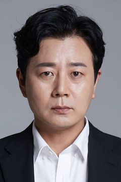 Yoon Sung-won interpreta Chief of Police
