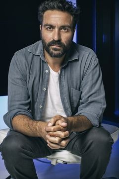 Saverio Costanzo interpreta Himself