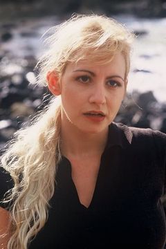 Glori-Anne Gilbert interpreta Rebecca