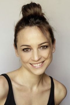 Leonor Watling interpreta Mónica (uncredited)