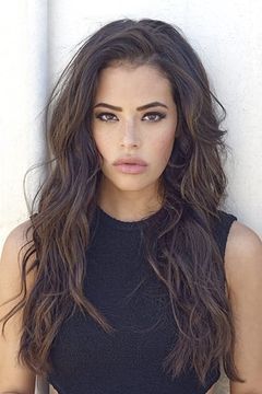 Chloe Bridges interpreta Nicki