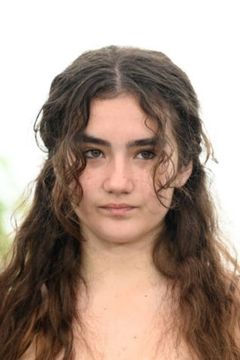 Ece Bağcı interpreta Sevim