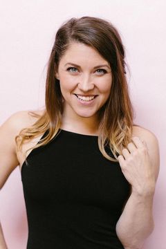 Shannon Fitzpatrick interpreta Bride (uncredited)