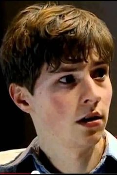 Rory Jennings interpreta Young Victor