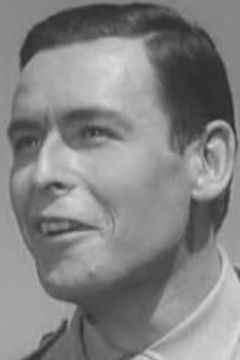Michel Garland interpreta George Merry
