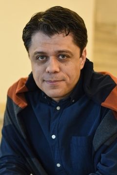 Rodrigo Crespo interpreta Father