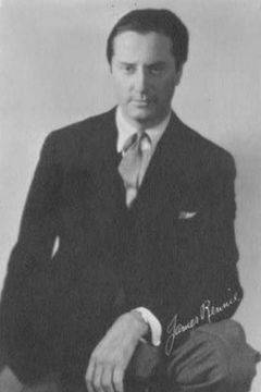 James Rennie interpreta Frank McIntyre