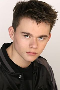 Jake Ryan Scott interpreta Taylor