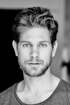 Benjamin Nathan-Serio interpreta Recon Guy #2