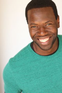 Michael Woodley interpreta Additional Voice (voice)