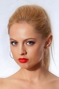 Yanina Studilina interpreta Executive Assistant