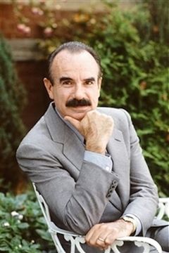 G. Gordon Liddy interpreta Clark Hunter