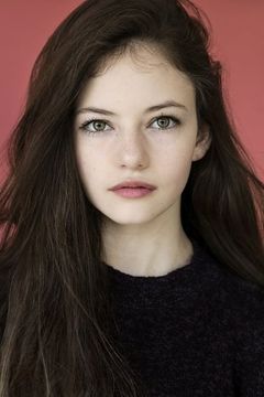 Mackenzie Foy interpreta Lou Cardinal