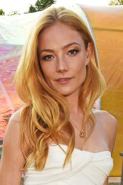 Clara Paget interpreta Vegh