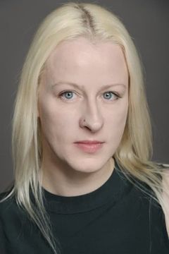 Claire Greasley interpreta Angry Resident