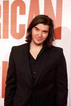 Rett Terrell interpreta Max