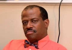 Gregory Marshall Smith interpreta CDC Reporter / Health Official (uncredited)