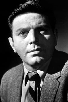 Theodore Bikel interpreta Dr. Berkus
