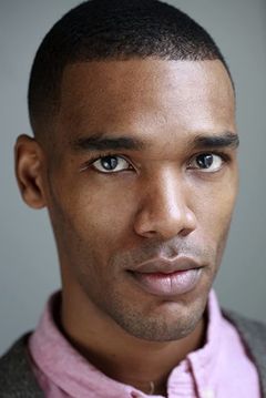 Parker Sawyers interpreta Gary