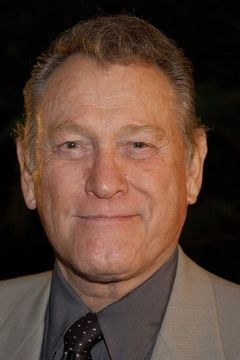 Earl Holliman interpreta'Bob' Dace