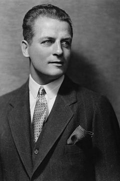 Reginald Denny interpreta Commodore Schmidlapp