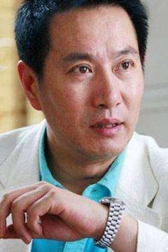 Yao Gang interpreta Captain Ding