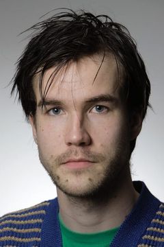 Tomi Alatalo interpreta Saska