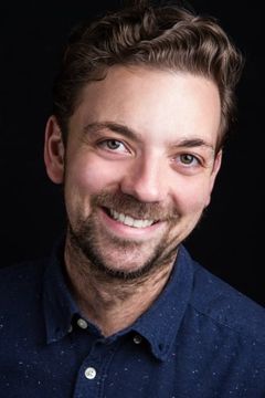 Sean Hewlett interpreta Jeff Graham