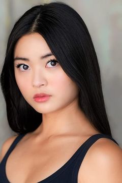 Ashley Liao interpreta Simone