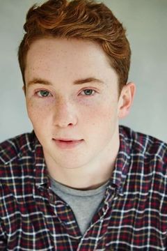 Rory Potter interpreta Stewart Pettyman
