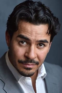 Josué Gutierrez interpreta Hispanic Father