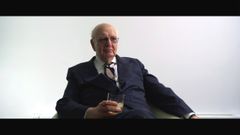 Paul Volcker interpreta Self - Former Federal Reserve Chairman