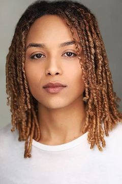 Megan Danso interpreta Female Grad