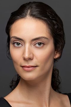 Zeynep Kızıltan interpreta Hülya