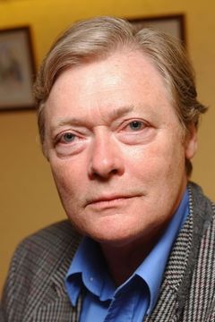 Simon Ward interpreta Bishop Stephen Gardiner