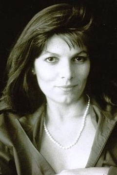 Patricia DiZebba interpreta Press Secretary's Secretary