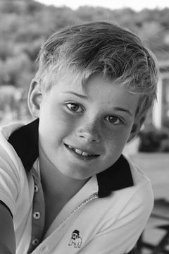 Joshua Wilson interpreta Shane (Age 8)