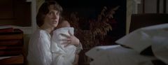 Leueen Willoughby interpreta 2nd Secretary (uncredited)