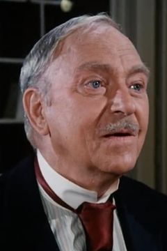 Tom Spratley interpreta Curly Jackson