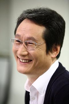 Moon Sung-keun interpreta Lawyer